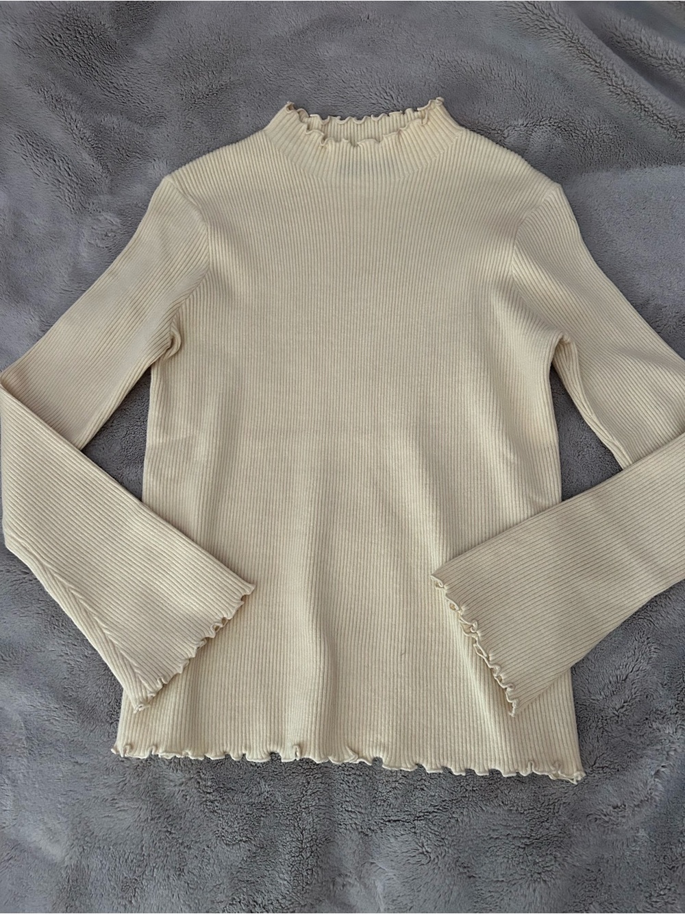 Women’s Cream Ribbed Lettuce-Edge Long Sleeve Top